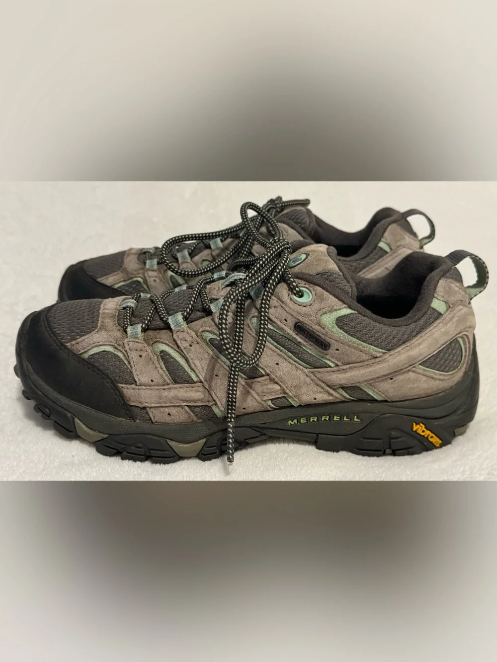 Merrell Women’s Moab 2 Waterproof Hiking Shoes Size 8.5